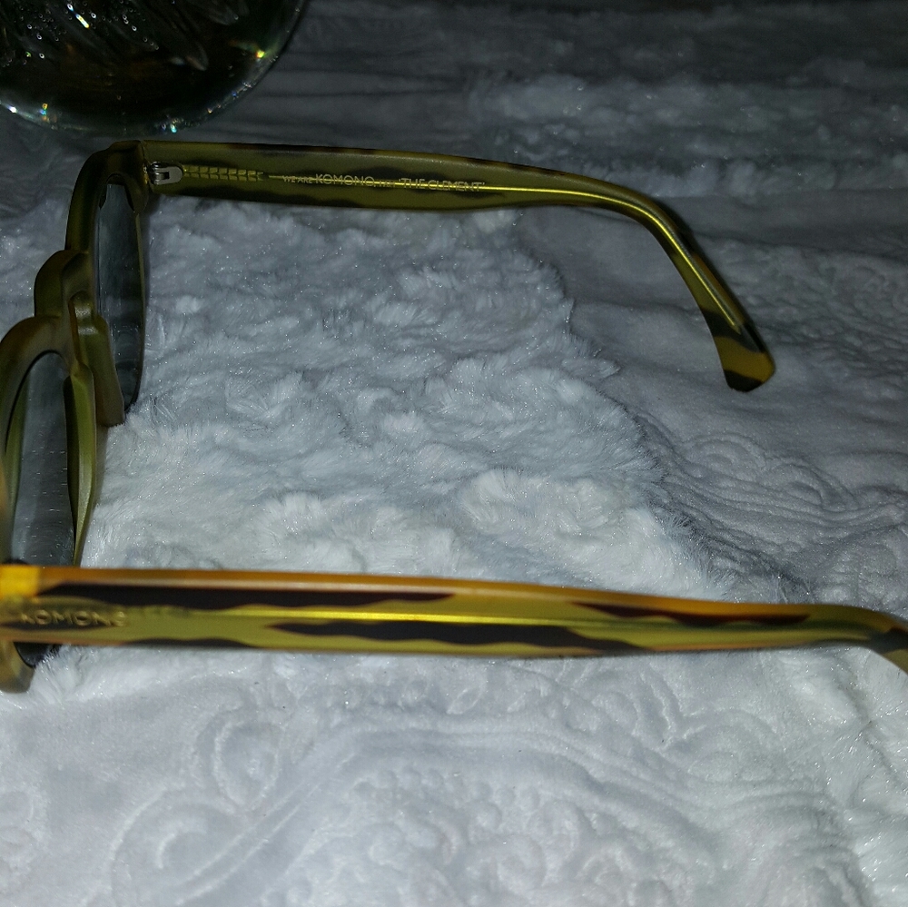 Sunglasses - Picture 3 of 5